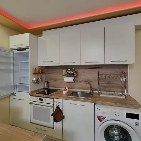 Newly Renovated 2 Bedroom In Sofia
