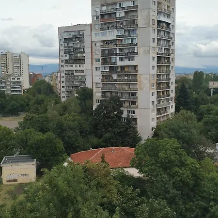 Newly Renovated 2 Bedroom In Apartment
